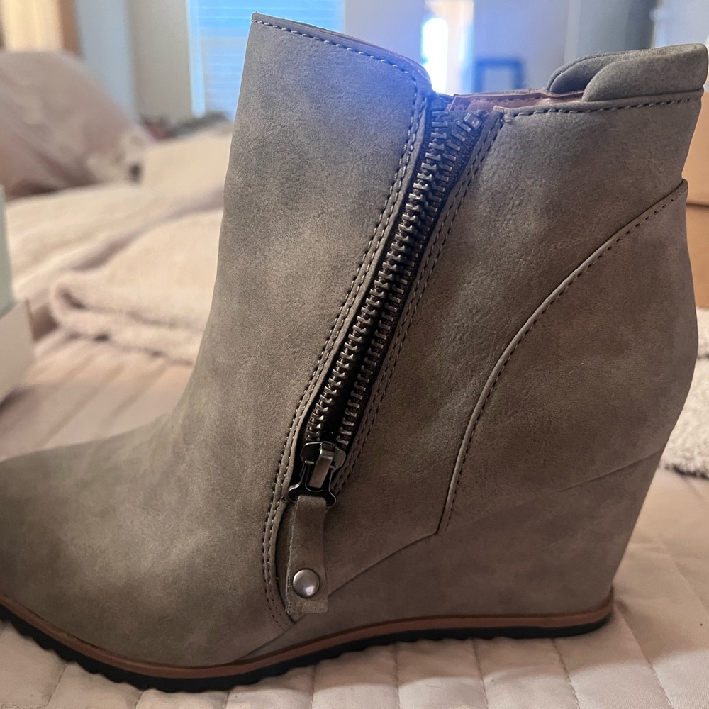 SOUL Naturalizer Gray Ankle Booties with Wedge
